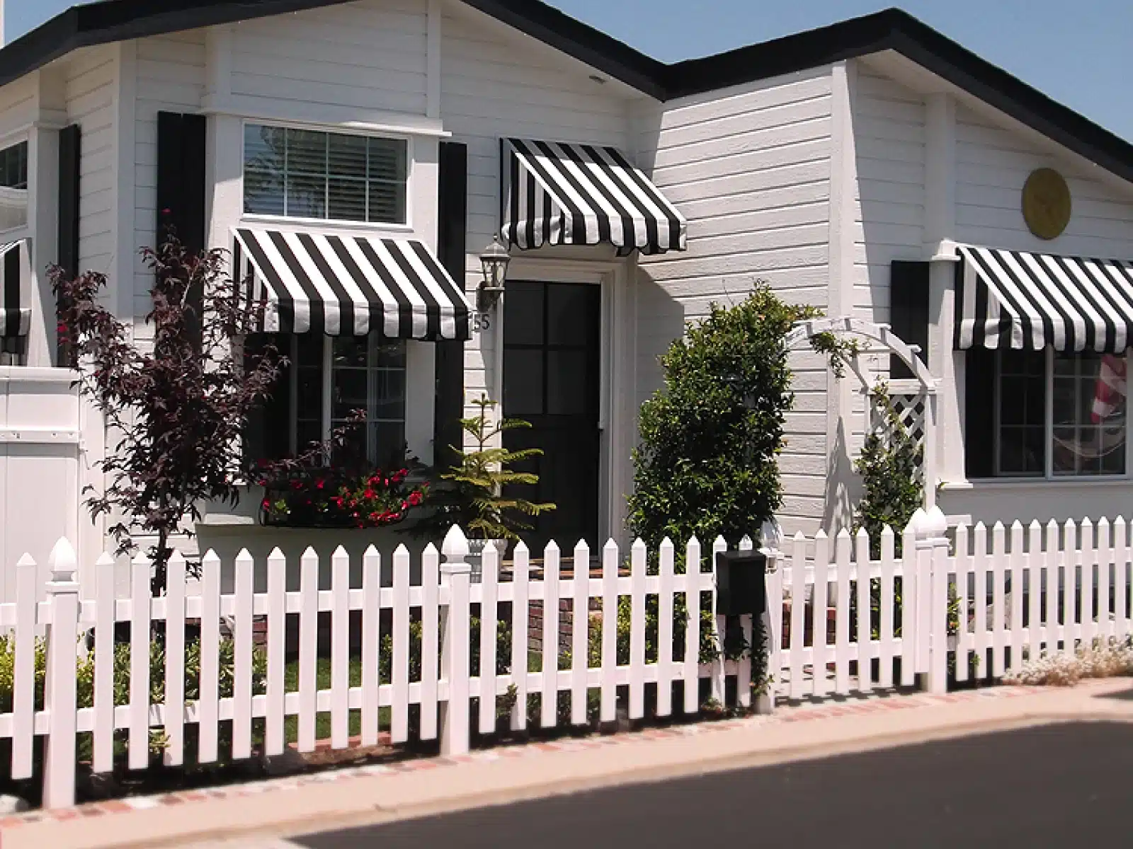 Which Stationary Awning Model Is Perfect for Your Home 3