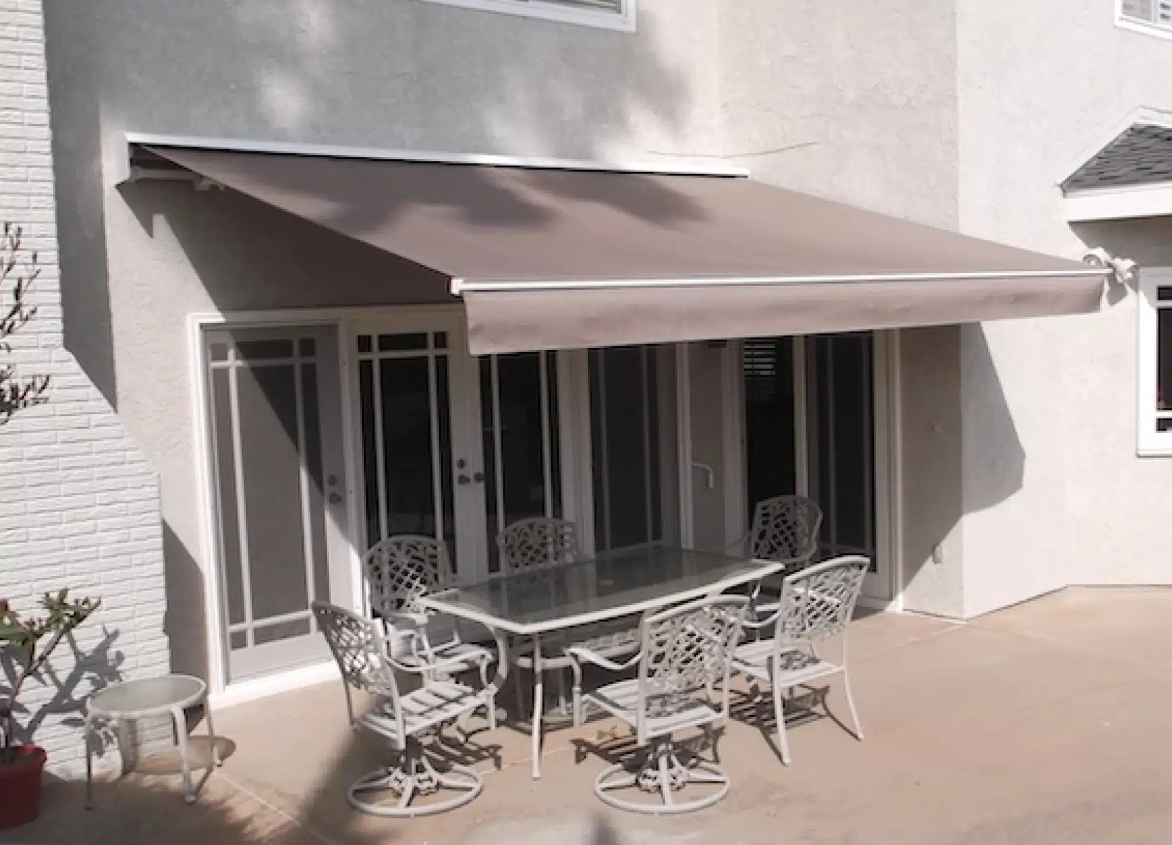 Retractable Awning Models Which Is Best for Your Backyard or Patio
