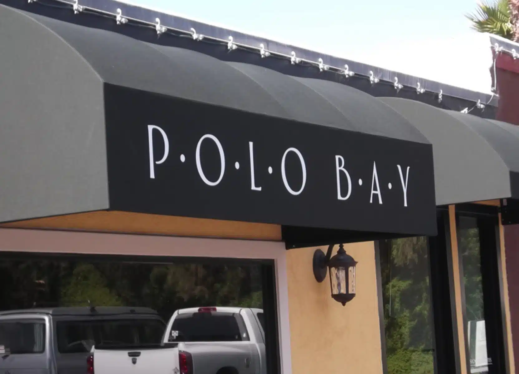 YOUR COMPLETE GUIDE TO COMMERCIAL FABRIC CANOPIES & AWNINGS 1