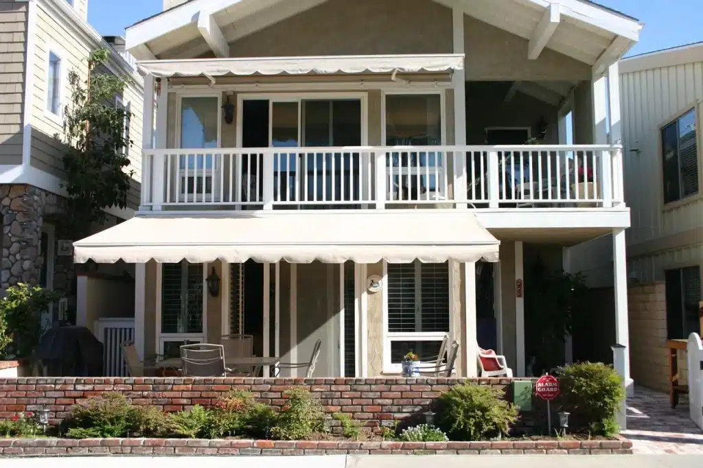 Guide to Choosing The Best Retractable Awning 5