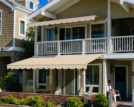 Econo Lux Retractable Patio Awning (1)
